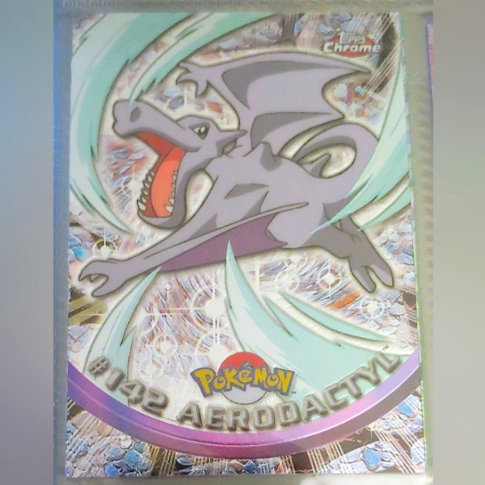 Pokemon Topps Chrome card #142 AERODACTYL